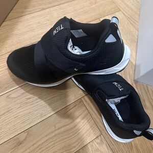 NEW! Cycling Shoe (TIEM Women's 8)